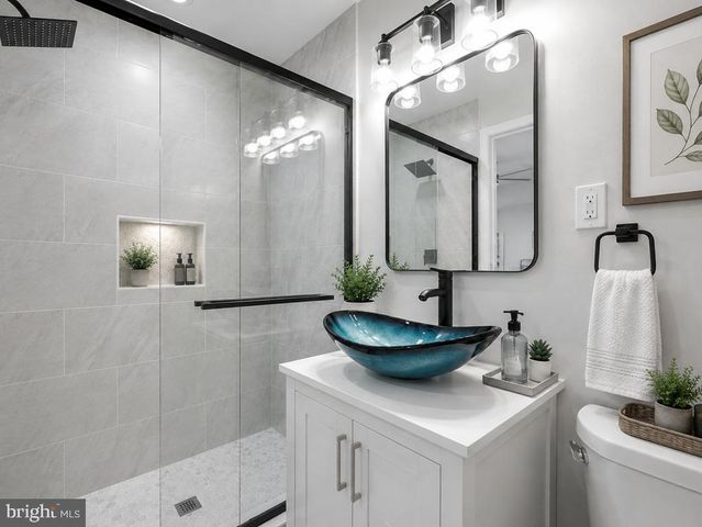 1601 HAMLIN ST NE, Washington, DC 20018