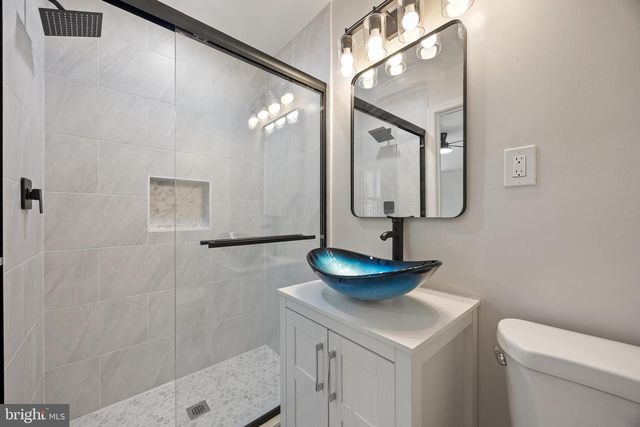 1601 HAMLIN ST NE, Washington, DC 20018