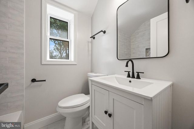 1601 HAMLIN ST NE, Washington, DC 20018