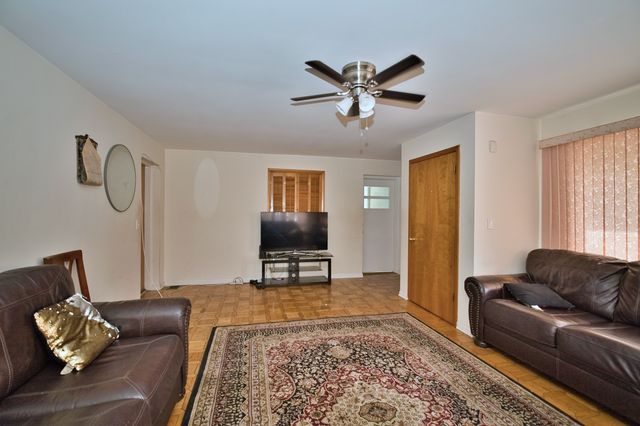 4454 Concord Lane, Skokie, IL 60076