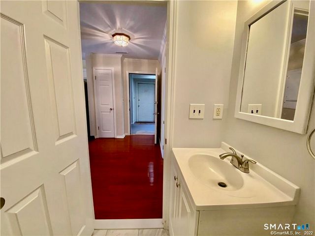 1 Valley Road 205, Stamford, CT 06902