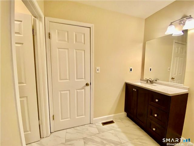 1 Valley Road 205, Stamford, CT 06902