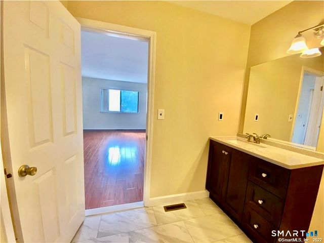 1 Valley Road 205, Stamford, CT 06902