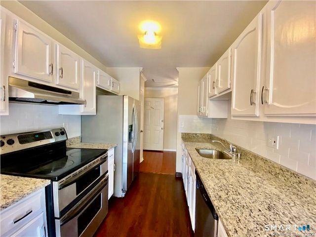 1 Valley Road 205, Stamford, CT 06902