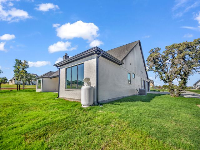 740 Burr Oak Lane, Weatherford, TX 76085
