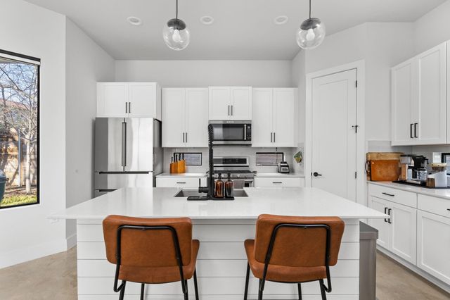 608 Hammack DR 1, Austin, TX 78752