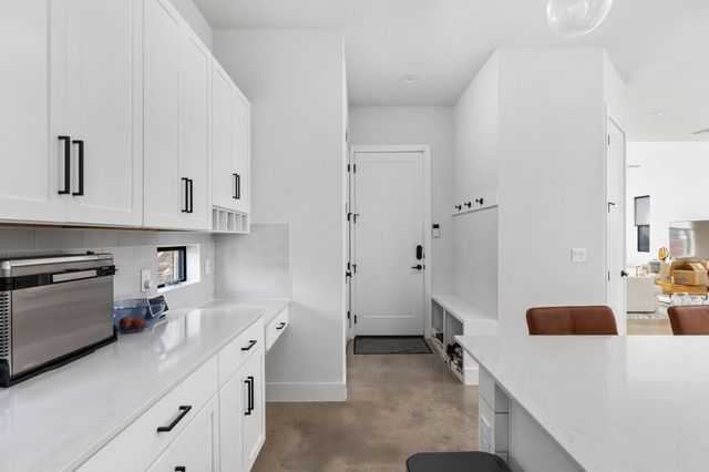 608 Hammack DR 1, Austin, TX 78752