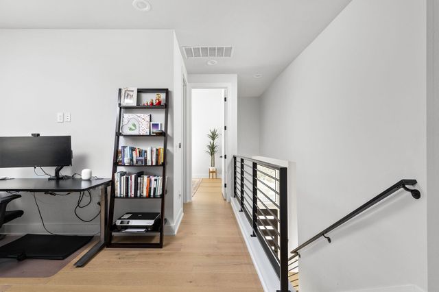 608 Hammack DR 1, Austin, TX 78752