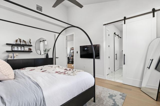 608 Hammack DR 1, Austin, TX 78752