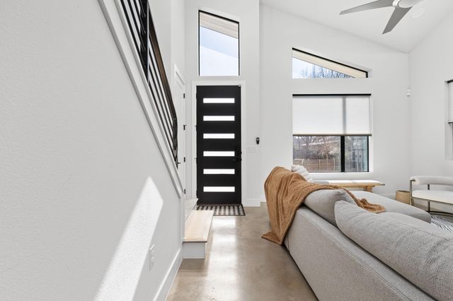 608 Hammack DR 1, Austin, TX 78752