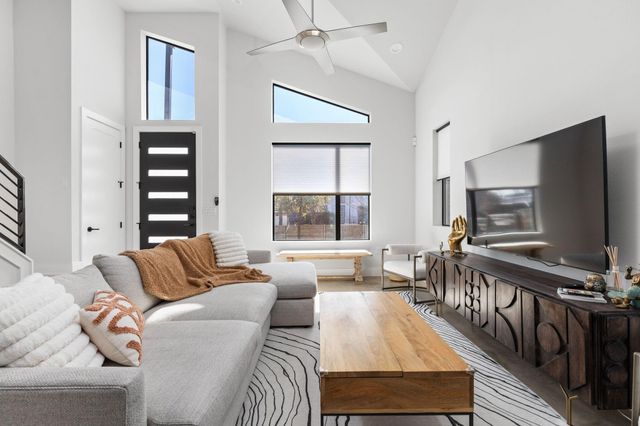 608 Hammack DR 1, Austin, TX 78752