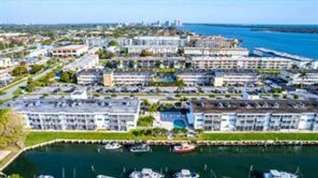 130 Doolen Court 109, North Palm Beach, FL 33408