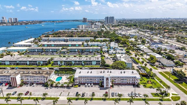 130 Doolen Court 109, North Palm Beach, FL 33408