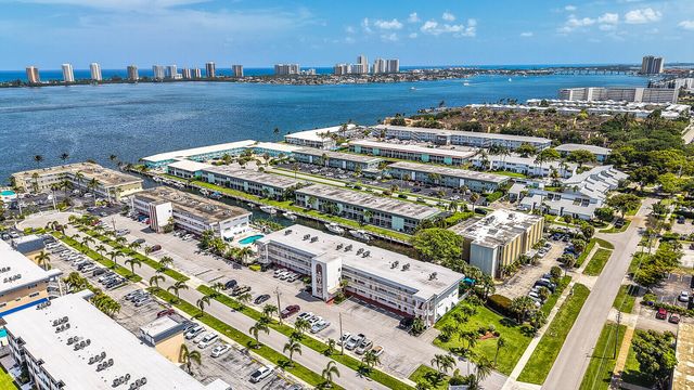 130 Doolen Court 109, North Palm Beach, FL 33408