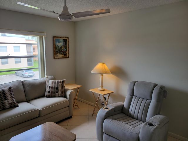 662 Burgundy N, Delray Beach, FL 33484