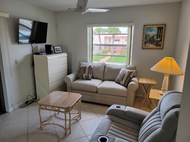 662 Burgundy N, Delray Beach, FL 33484