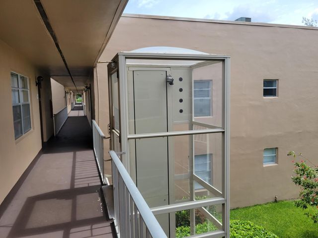 662 Burgundy N, Delray Beach, FL 33484