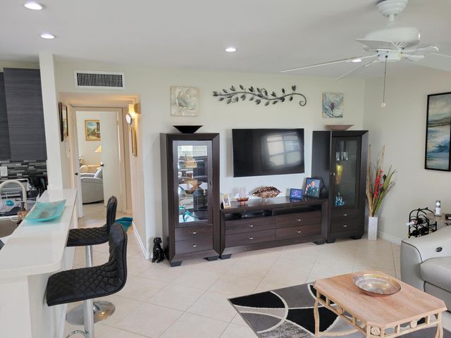 662 Burgundy N, Delray Beach, FL 33484