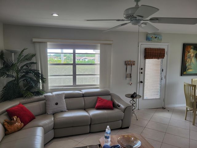 662 Burgundy N, Delray Beach, FL 33484