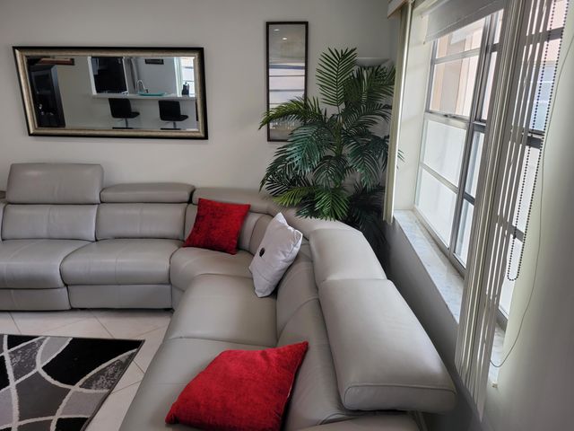 662 Burgundy N, Delray Beach, FL 33484