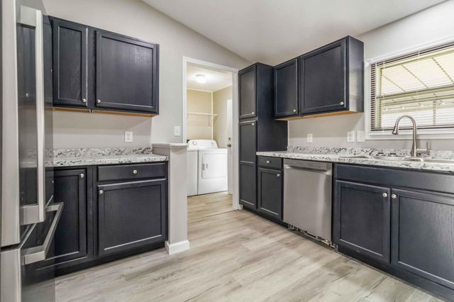 2 ROSE AVE, Middletown, PA 17057