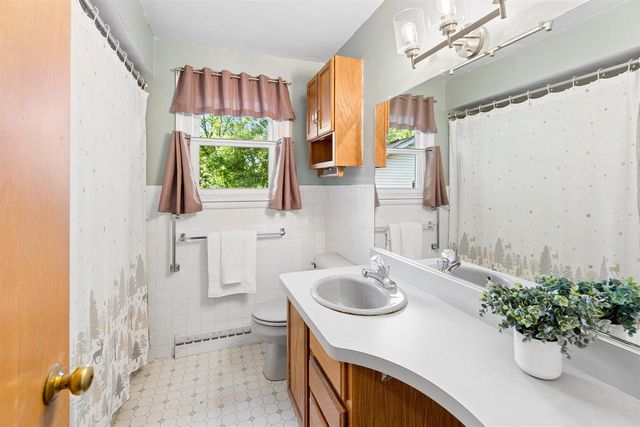 413 STEVENS COURT, Oshkosh, WI 54901