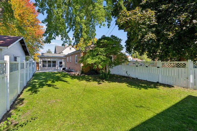 413 STEVENS COURT, Oshkosh, WI 54901