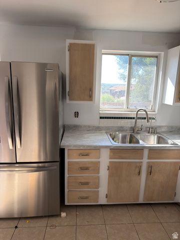 9434 S S TURNPIKE LN LN, Sandy, UT 84070