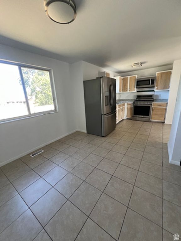 9434 S TURNPIKE LN, Sandy, UT 84070 — photo 4