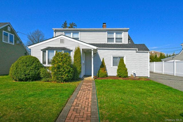 78 Center Lane, Levittown, NY 11756