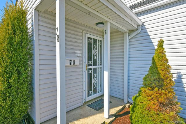 78 Center Lane, Levittown, NY 11756