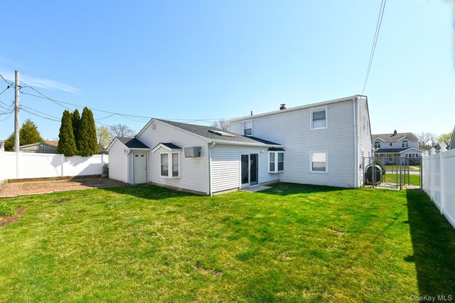 78 Center Lane, Levittown, NY 11756