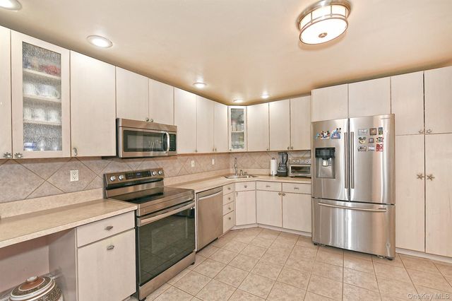 78 Center Lane, Levittown, NY 11756