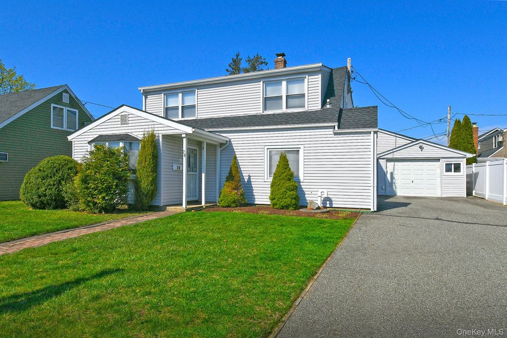 78 Center Lane, Levittown, NY 11756