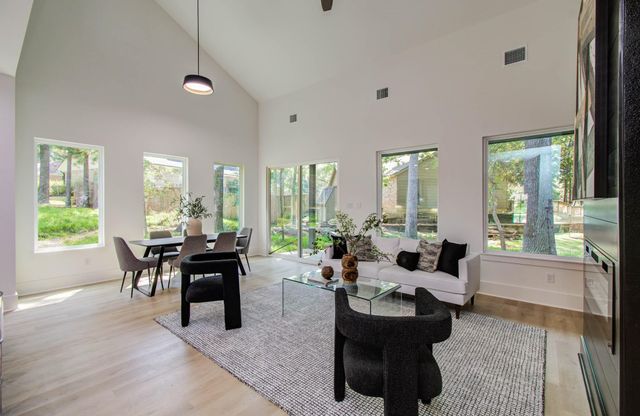 1802 Rollingwood Drive, Huntsville, TX 77340