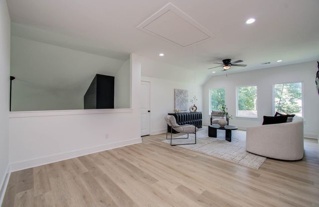 1802 Rollingwood Drive, Huntsville, TX 77340