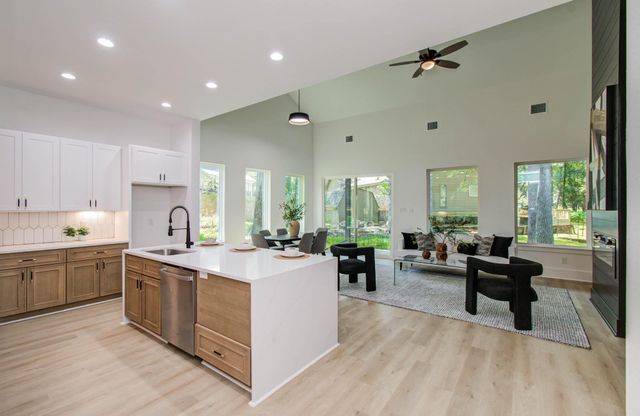 1802 Rollingwood Drive, Huntsville, TX 77340