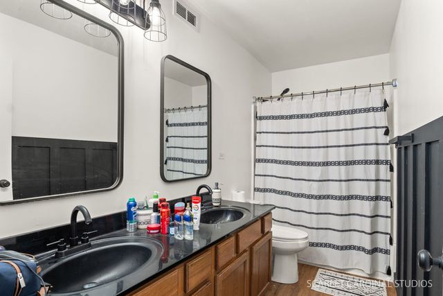 111 Hidden Creek Lane, North Aurora, IL 60542