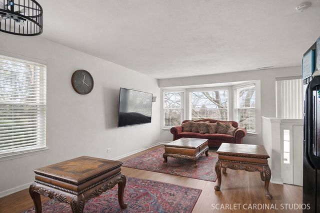 111 Hidden Creek Lane, North Aurora, IL 60542