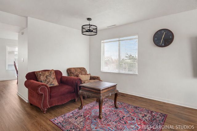 111 Hidden Creek Lane, North Aurora, IL 60542