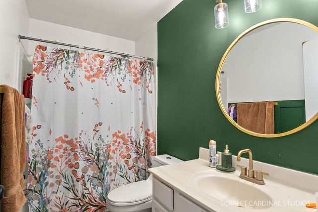 111 Hidden Creek Lane, North Aurora, IL 60542