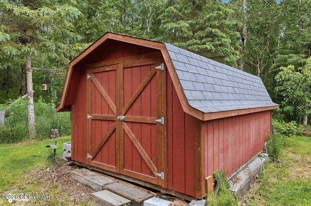 911 E Fairview Loop, Wasilla, AK 99654