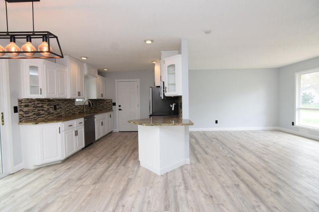 10556 104th Avenue N, Maple Grove, MN 55369