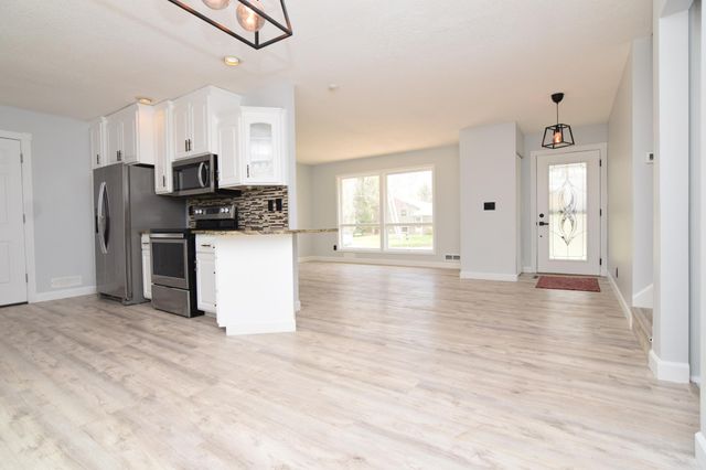 10556 104th Avenue N, Maple Grove, MN 55369