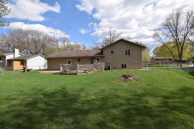 10556 104th Avenue N, Maple Grove, MN 55369