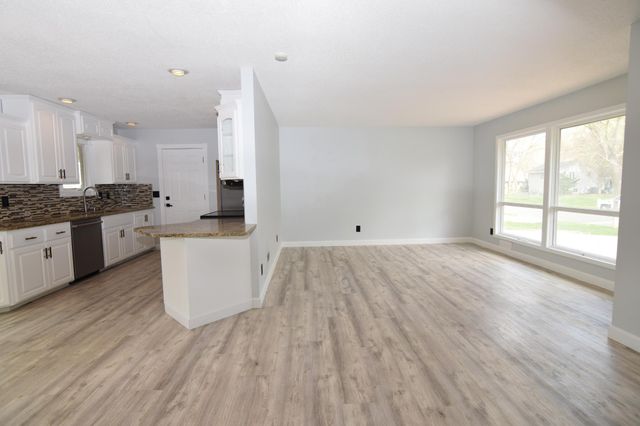 10556 104th Avenue N, Maple Grove, MN 55369
