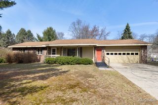 17075 Lakeview Road, Park Twp, MI 49424