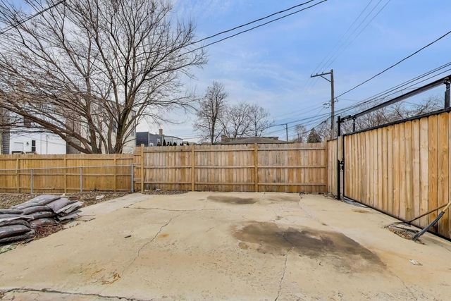 4820 W Washington Boulevard, Chicago, IL 60644