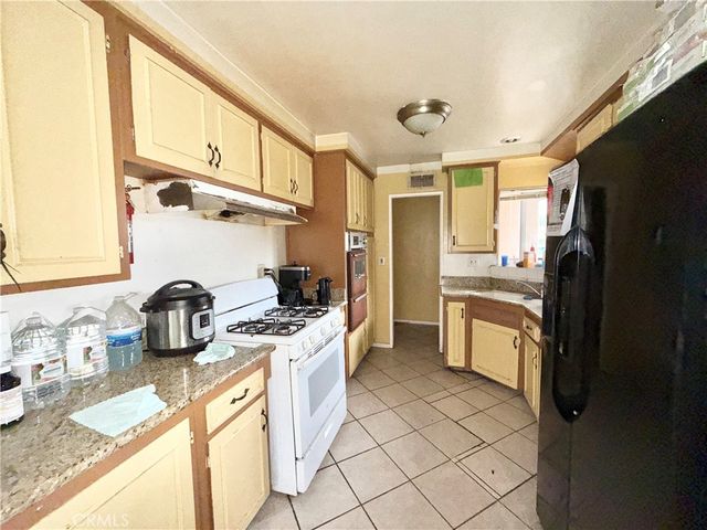 3292 Debbie Lane, Riverside, CA 92501