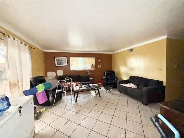 3292 Debbie Lane, Riverside, CA 92501
